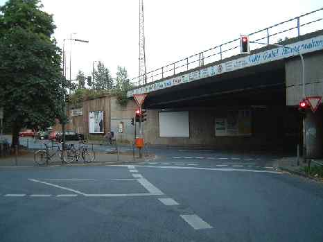  Bild: Kreuzung Kronprinzenstr. / Benzenbergstr. / Bachstr., Richtung OstenSüdosten 