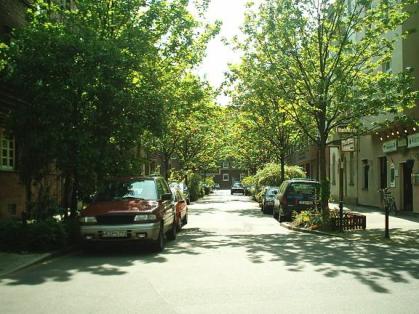  Bild: Kreuzung Burghofstr. / Henriettenstr., Richtung Süden 