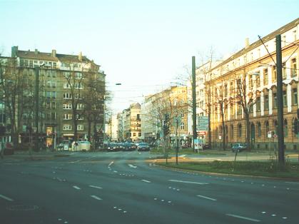  Bild: Kreuzung Hüttenstr. / Corneliusstr. / Luisenstr. / Karl-Rudolf-Str., Richtung NordenNordosten 