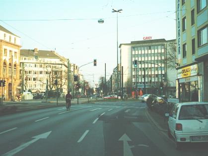  Bild: Kreuzung Hüttenstr. / Corneliusstr. / Luisenstr. / Karl-Rudolf-Str., Richtung OstenSüdosten 