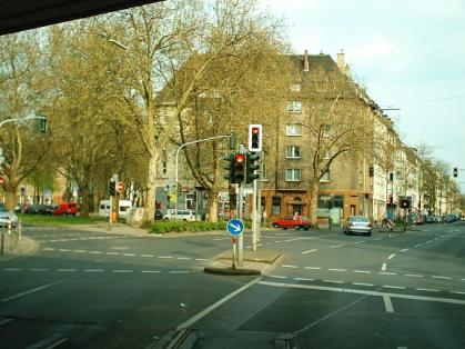  Bild: Kreuzung Willi-Becker-Allee / Eisenstr. / Ellerstr. / Vulkanstr., Richtung OstenSüdosten 