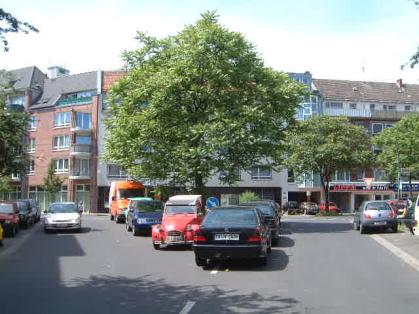  Bild: Kreuzung Martinstr. / Fleher Str. / Suitbertusstr., Richtung Westen 