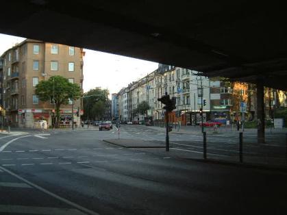  Bild: Kreuzung Corneliusstr. / Färberstr. / Erasmusstr. / Heeresbachstr., Richtung SüdenSüdwesten 