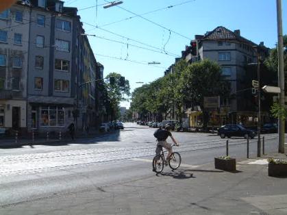  Bild: Kreuzung Pionierstr. / Herzogstr. / Hüttenstr., Richtung Westen 