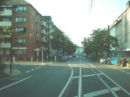  Bild: Kreuzung Himmelgeister Str. / Am Steinberg, Richtung Norden 