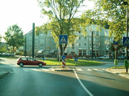  Bild: Kreuzung Himmelgeister Str. / Moorenstr. / Ulenbergstr., Richtung Westen 