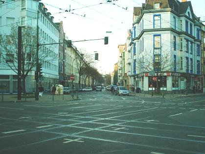  Bild: Kreuzung Scheurenstr. / Helmholtzstr. / Hüttenstr. / Bunsenstr., Richtung Norden 