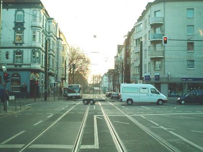  Bild: Kreuzung Scheurenstr. / Helmholtzstr. / Hüttenstr. / Bunsenstr., Richtung SüdenSüdwesten 