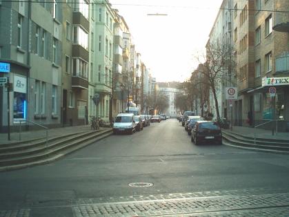  Bild: Kreuzung Hüttenstr. / Kirchfeldstr., Richtung Westen 