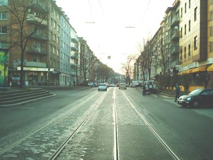  Bild: Kreuzung Gustav-Poensgen-Str. / Hüttenstr., Richtung WestenNordwesten 