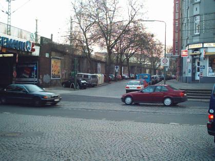  Bild: Kreuzung Gustav-Poensgen-Str. / Hüttenstr., Richtung SüdenSüdwesten 