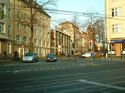  Bild: Kreuzung Arminstr. / Sonnenstr. / Hüttenstr., Richtung Osten 