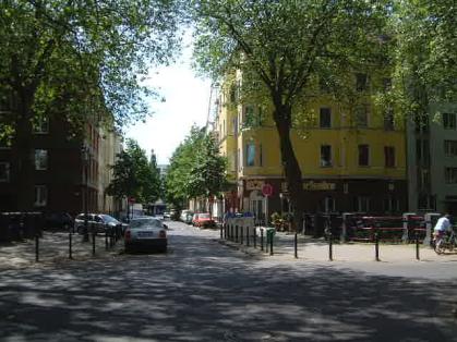  Bild: Kreuzung Binterimstr. / Karolingerstr., Richtung Süden 