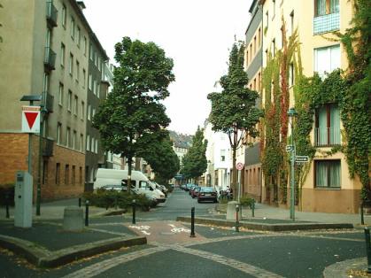  Bild: Kreuzung Florastr. / Kirchfeldstr., Richtung Westen 