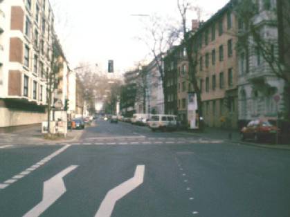  Bild: Kreuzung Kronprinzenstr. / Fürstenwall / Friedenstr., Richtung Osten 