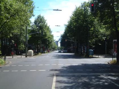  Bild: Kreuzung Merowingerstr. / Karolingerstr., Richtung Süden 