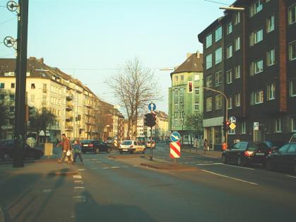  Bild: Kreuzung Hüttenstr. / Oberbilker Allee, Richtung Osten 