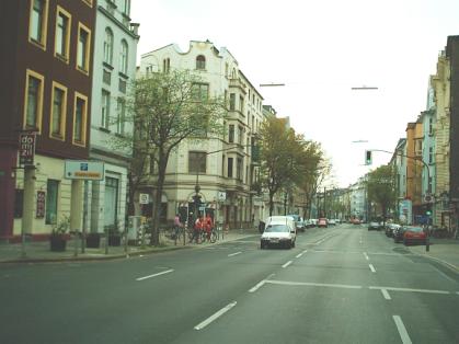  Bild: Kreuzung Philipp-Reis-Str. / Oberbilker Allee, Richtung Westen 