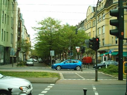  Bild: Kreuzung Volksgartenstr. / Oberbilker Allee, Richtung Süden 