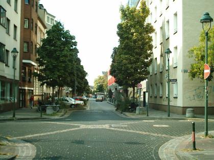  Bild: Kreuzung Talstr. / Kirchfeldstr., Richtung Westen 