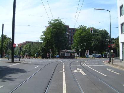  Bild: Kreuzung Volmerswerther Str. / Germaniastr. / Fährstr. / Sternwartstr., Richtung Süden 