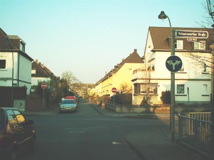  Bild: Kreuzung Volmerswerther Str. / Fritz-Reuter-Str., Richtung Osten 