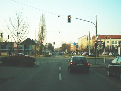  Bild: Kreuzung Volmerswerther Str. / Südring, Richtung Norden 